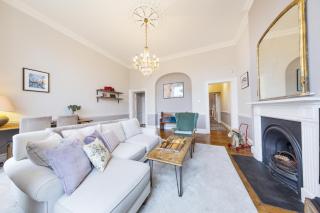 Stunning City Centre Living with Parking - 7