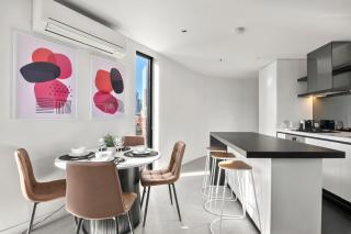 Lovely 2 Bedroom Apt at Marvel Stadium with Car Park and Rooftop Pool - 8