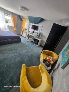 Mera Holiday Inn - Albeştii Pămînteni - 9