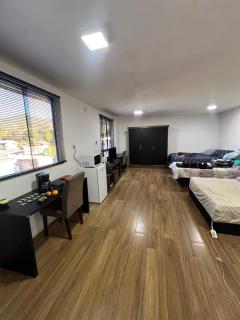 Quarto Grande Com Banheiro Privativo em OP - 9