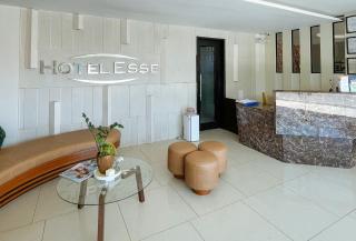 RedDoorz Plus at Hotel Esse - 2