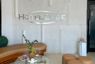 RedDoorz Plus at Hotel Esse - 3