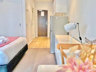 Central 1-Bed Apt Gym & Pool 5min to Harbour - Auckland - 5