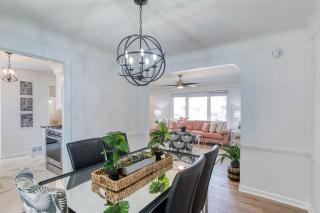 Stylish 3BR w Sunroom & Deck - 3