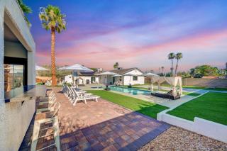 Poolside Cabana Retreat - Spa-Casita-GlowPits-MiniGolf-BBQ - 4