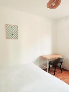 Stylish 2 Bedrooms near Metro 1 King bed & quiet retreat - 3