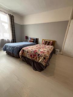 Private Room 2 Near Southmead Hospital - Bristol - 0