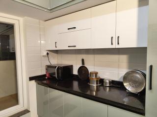 Luxurious 3BHK AC, Peaceful location, Premium stay - 6