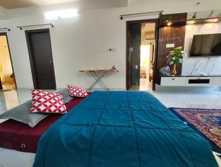 Luxurious 3BHK AC, Peaceful location, Premium stay - 3