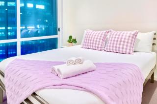 High-Floor Spacious 2BR in CBD Pool Gym Harbour - 3