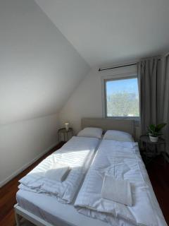 Fully furnished room with shared kitchen and bathroom 2 - 4