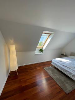 Fully furnished room with shared kitchen and bathroom 2 - 2