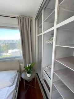 Fully furnished room with shared kitchen and bathroom 2 - 6