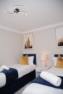 Cosy Luxe 3Bed Retreat Hot Tub BBQ Parking Near Town Perfect for Contractors Families Short & Long Stay - 9