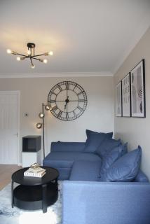 Cosy Luxe 3Bed Retreat Hot Tub BBQ Parking Near Town Perfect for Contractors Families Short & Long Stay - - 8