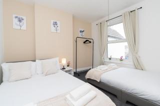 Open Mind Property - House with 6 Double Beds - Poole - 8