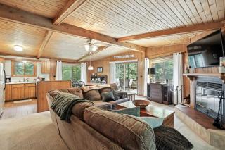 The Treehouse Lakes & Trails Cabin cabin - Phelps - 9