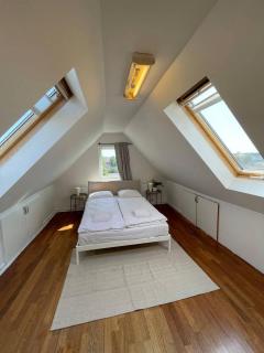 Fully furnished room with shared kitchen and bathroom8 - 8