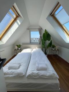 Fully furnished room with shared kitchen and bathroom7 - 7