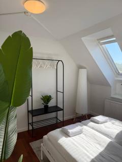 Fully furnished room with shared kitchen and bathroom5 - 5