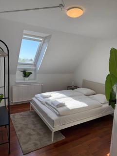 Fully furnished room with shared kitchen and bathroom5 - 0