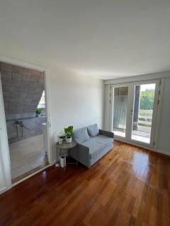 Fully furnished room with shared kitchen and bathroom5 - 2