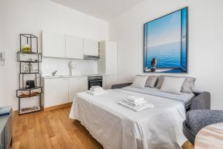 Isola Luxury Apartment - 3