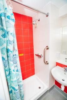 Lovely Modern Central Coventry Budget Studio - 8