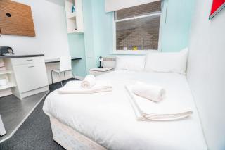 Lovely Modern Central Coventry Budget Studio - 7