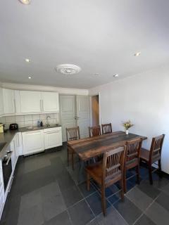 Fully furnished room with shared kitchen and bathroom 6 - 2