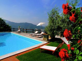 Villa in Tuscany with Pool and Valley Views - 5