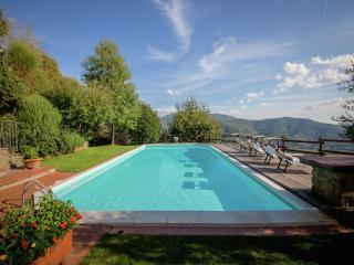 Villa in Tuscany with Pool and Valley Views - 4