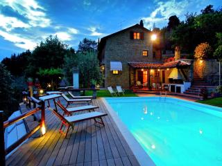 Villa in Tuscany with Pool and Valley Views - 8