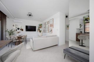 Air-conditioned Apartment with Parking in Warsaw near PGE Narodowy - 2