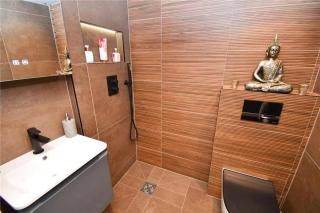 Spacious Luxury 4BDR Sleeps 6 Private Driveway - Sutton - 7