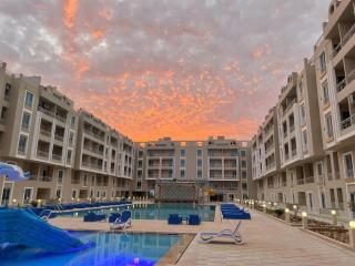 Hurghada Hub 1-BR with Pool & Aqua Park - 9