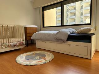 Beachfront apartment with 2 Workspaces, Kids Room & Pool - Limassol - 6