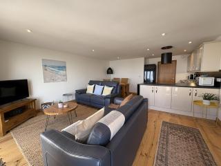 Mi Casa Su Casa - Mount Brioni - 0