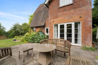 Serene Country House Getaway - 4