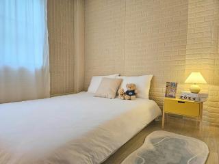 on stay EMart the air conditioner in each room Free parking Gyodong Jjamppong Vegan Bakery Bus Terminal Civic Culture Center Peace Square Gotbawi Gong - 8