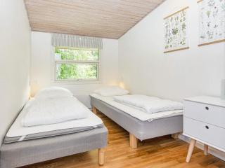 6 person holiday home in Knebel-By Traum - Skødshoved Strand - 6