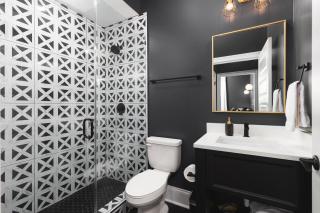 Spacious Modern 4 Bed 2 Bedroom near Downtown - 4
