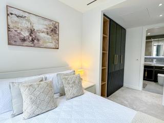Stylish 2-Bed Flat with Private Balcony & Lift near Farringdon, Clerkenwell, Shoreditch, Hoxton - 5