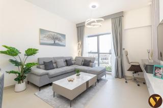 Vogue Jumeirah Village Circle - Stylish One Bedroom Apartment in Jeewar Tower with Balcony, Pool and Gym - 3