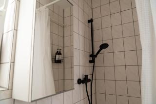 Kleines Glück by Interior Apartments - Bahnhofnähe, Herkules, UNESCO-Bergpark, Veranda & Parkplatz - 1