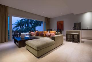 Tropical Serenity - Elegant 1 Bedroom with Pool - 5