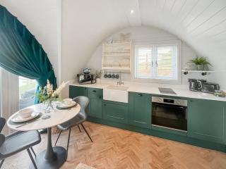 Charlies Cabin - Uk49906 - - 7