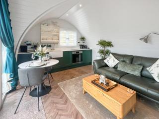 Charlies Cabin - Uk49906 - - 9