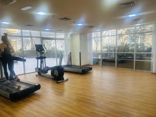 Studio with City Skyline and Marina View and Large Balcony- Fabulous Pool - 1