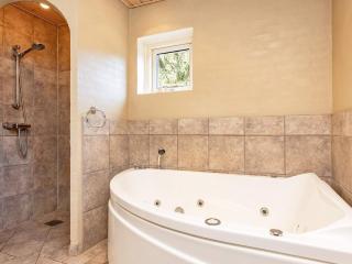 Spacious Retreat with Spa - By Traum Ferienwohnungen - 6